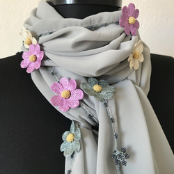 刺繍のお花付き　レースのデイジー　上質シフォンストール　グレー 3枚目の画像