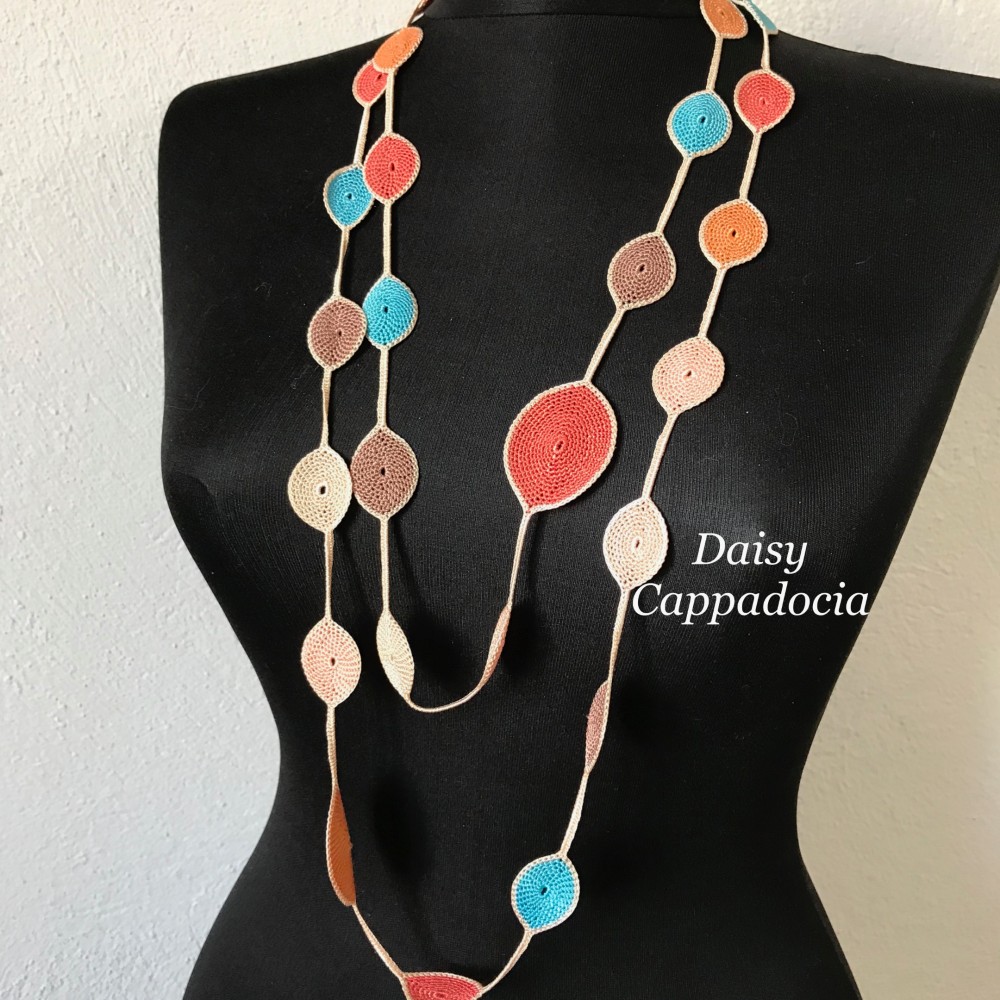 レース編みのラリエット「しずく」＜マンダリン＞