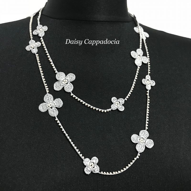 ラリエット　レースのネックレス　クローチェ　ライトグレー