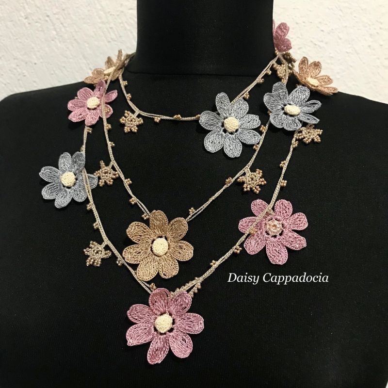刺繍のラリエット　デイジー　シルバー＆ピンク
