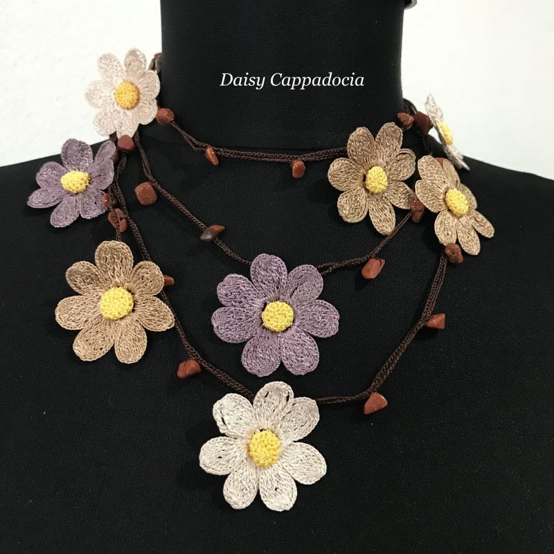 トゥーオヤ　ラリエット　デイジー(天然石付き）ベージュ＆パープル [DAISY 106]