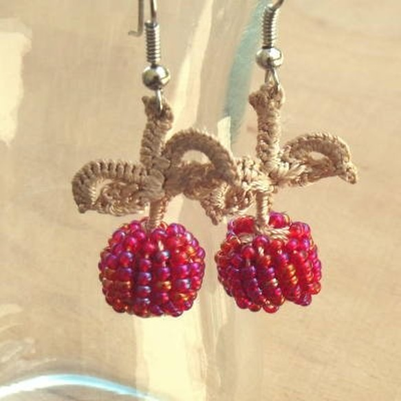 【所有4種顏色】珠子和蕾絲耳環“Berry” 第5張的照片