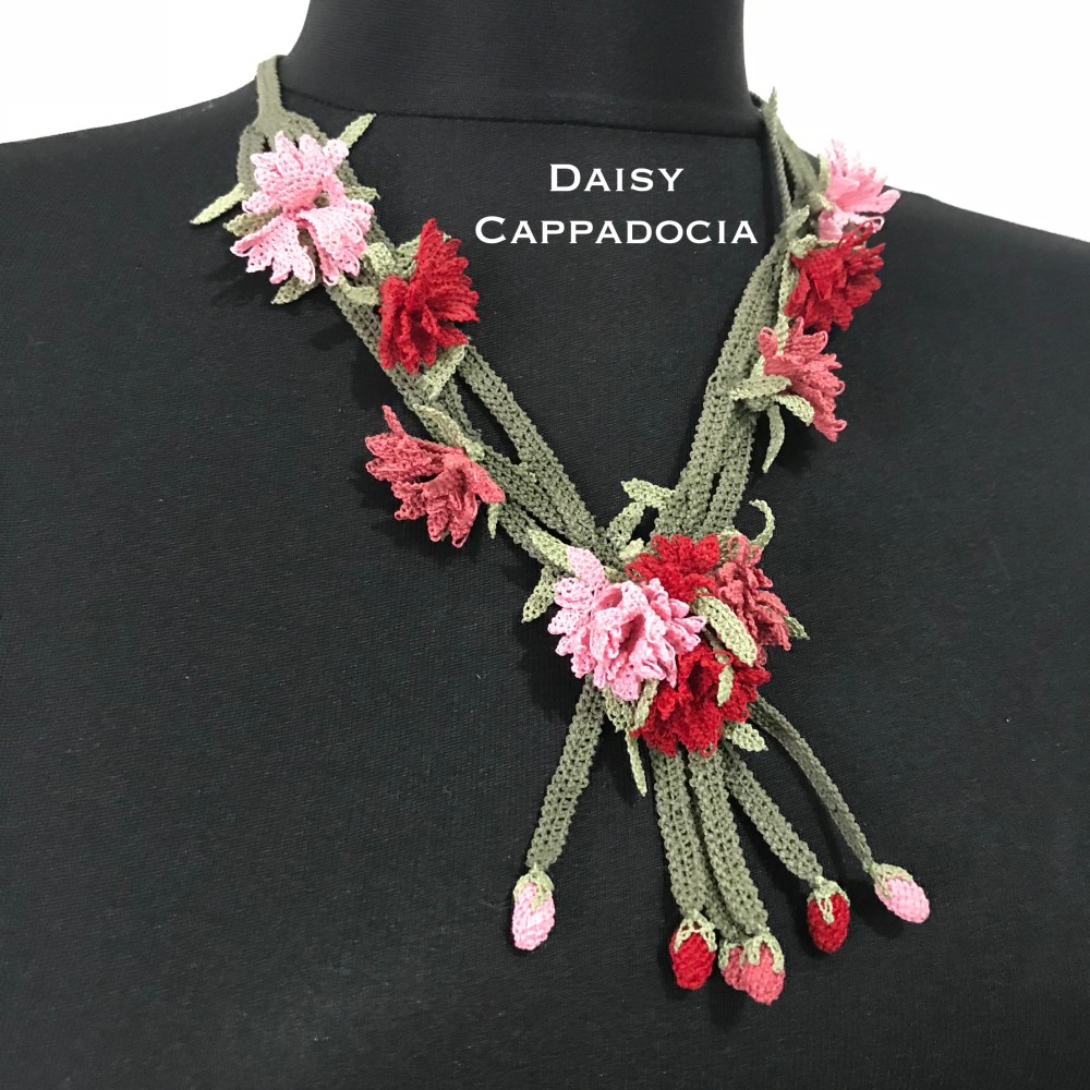 立体刺繍のカーネーションネックレス