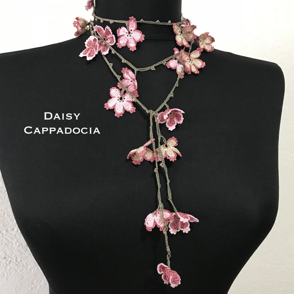 刺繍のラリエット「桜」ピンクグラデーション 1枚目の画像