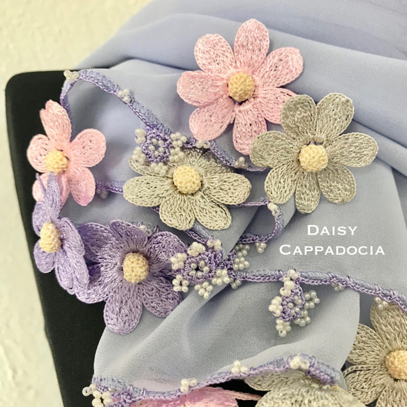 繡有雛菊的精美雪紡披肩（2 面）淺紫色 第4張的照片