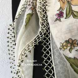 蓬鬆棉質圍巾，配有梭織花邊珠子白色 第2張的照片