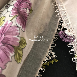 柔軟的棉質圍巾，配以花朵蕾絲淺米色 第3張的照片
