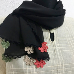 ＜セール＞レース花シフォンスカーフ　刺繡モチーフ付き　 3枚目の画像