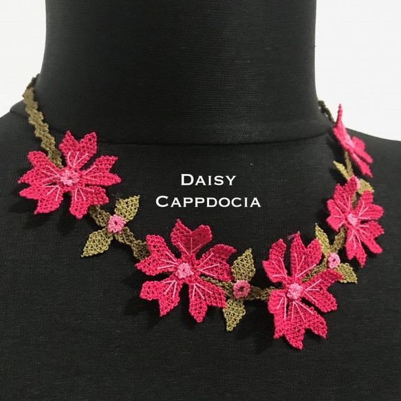 刺繍のネックレス　コスモス　 ホットピンク 3枚目の画像