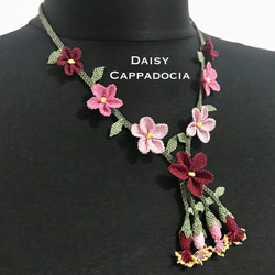 立体刺繍のネックレス「プルメリアとつぼみ」ピンク 3枚目の画像