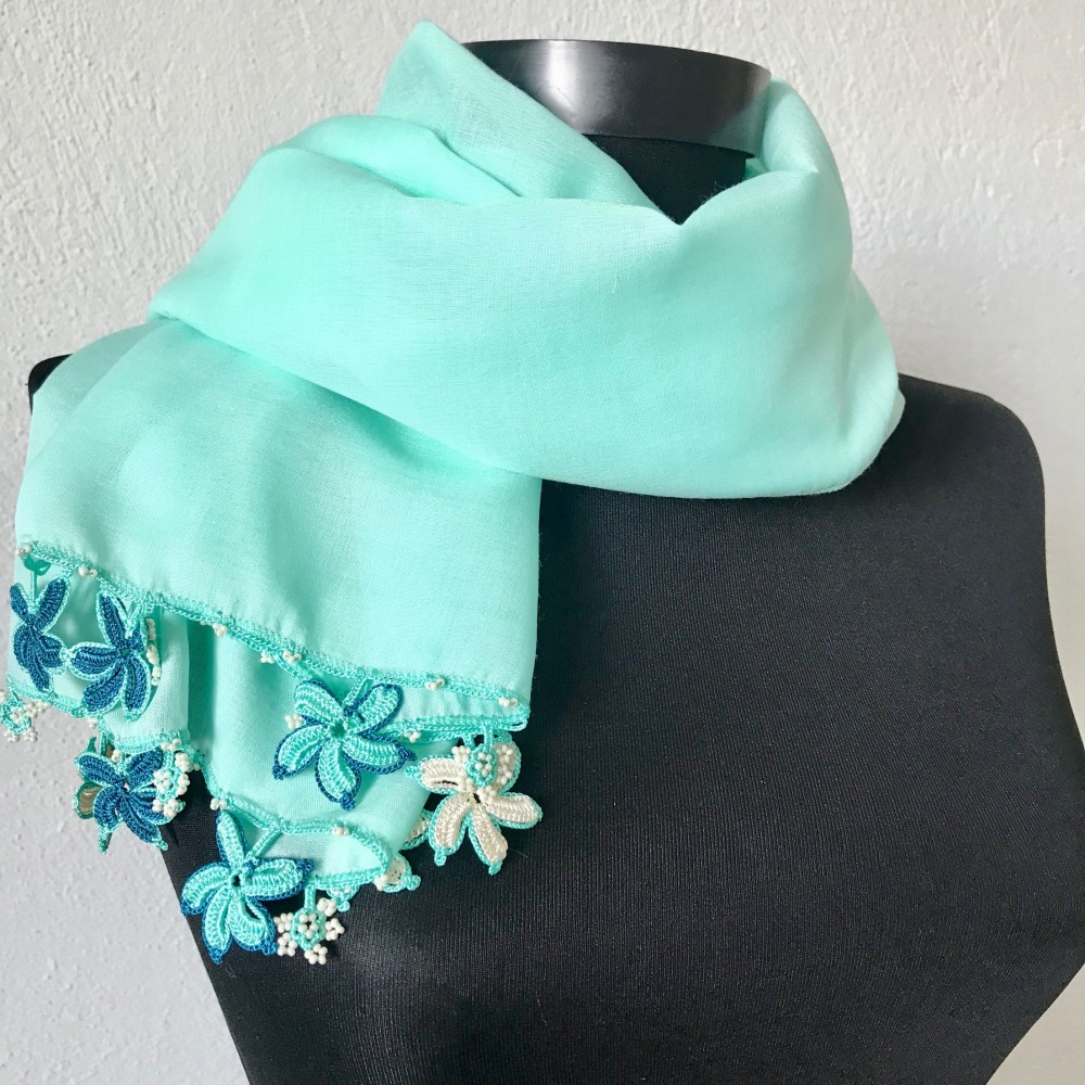刺繍のお花付き　オーガニックコットンストール　ターコイズ