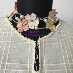 銷售！刺繡蕾絲項鍊櫻桃和珍珠鮭魚粉色 第3張的照片
