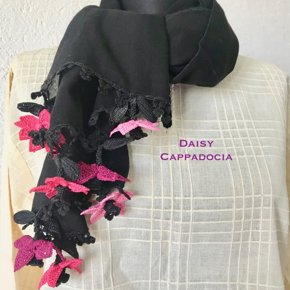 立體蕾絲刺繡有機棉麻布黑色和粉紅色 第4張的照片