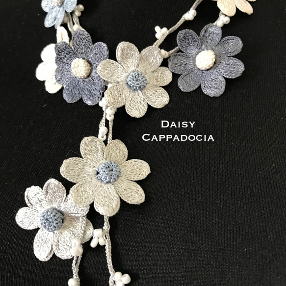 お花の刺繍ラリエット　デイジー　グレーミックス 3枚目の画像