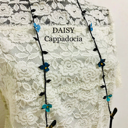 イーネオヤ　刺繍のメガネホルダー ブルーのお花 3枚目の画像