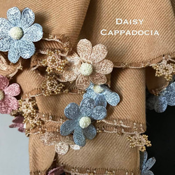 新年セール！刺繍のお花つき　パシュミナストール「デイジー」キャメル 2枚目の画像