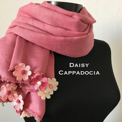 刺繍のお花つき　パシュミナストール「デイジー」ストロベリー・ピンク 1枚目の画像