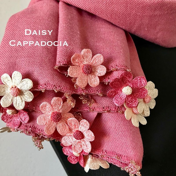 刺繍のお花つき　パシュミナストール「デイジー」ストロベリー・ピンク 2枚目の画像