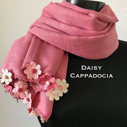 刺繍のお花つき　パシュミナストール「デイジー」ストロベリー・ピンク 3枚目の画像