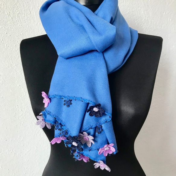 刺繍のお花つき　パシュミナストール「デイジー」ブルー 3枚目の画像