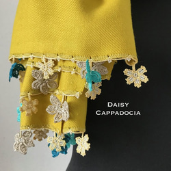帕什米納貨攤黃色和水藍色與刺繡花 第2張的照片