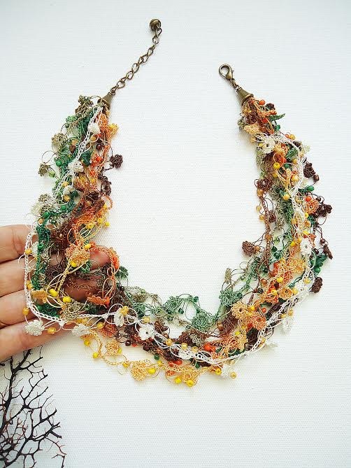 ビジューの刺繡ネックレス　フラワー・ジュエル　フォレスト