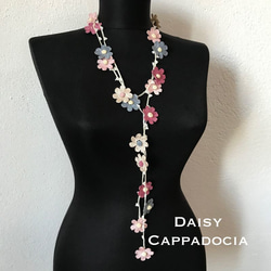 お花の刺繍ラリエット　デイジー　ピンク＆グレー 3枚目の画像
