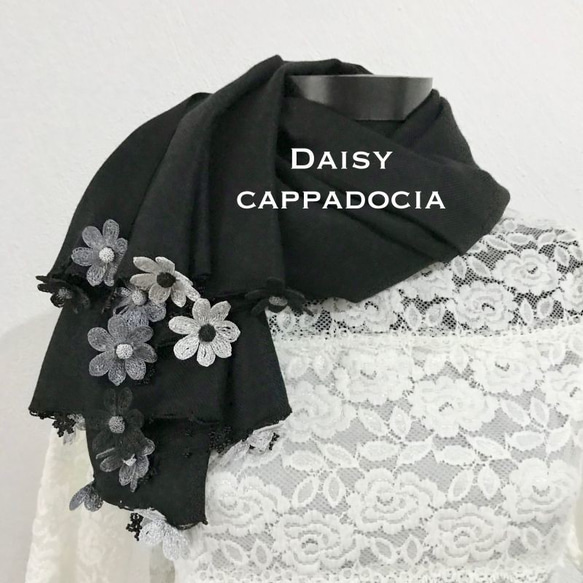刺繍のお花つき　パシュミナストール「デイジー」ブラック 3枚目の画像