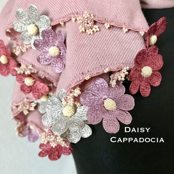 刺繍のお花つき　パシュミナストール「デイジー」ピンク＆ボルドー 2枚目の画像