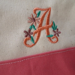 帆布の花イニシャル刺繍ポーチ＊ピンク 3枚目の画像