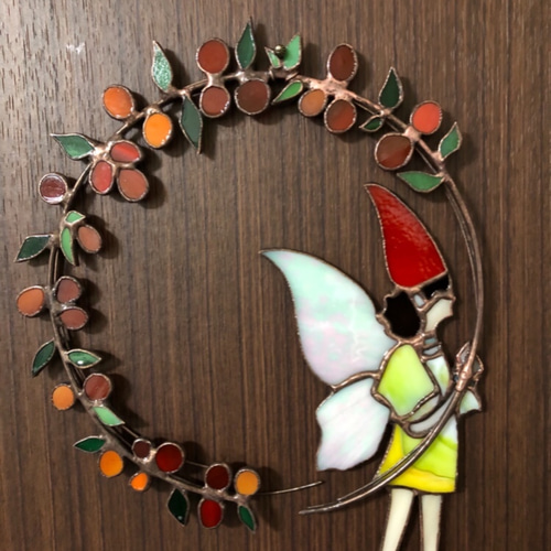 秋、冬越えて春支度。 四季の妖精 フェアリー 赤い木の実のリース