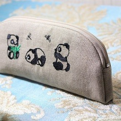 1672.ハンドメイド　16.5cmペンケース　yukiemon パンダ倶楽部 パンダのペンケースor眼鏡ケース 両面刺繡 お遊びパンダ でん