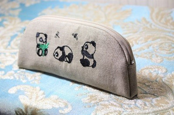 パンダのペンケースor眼鏡ケース 両面刺繡 お遊びパンダ でんぐり返し