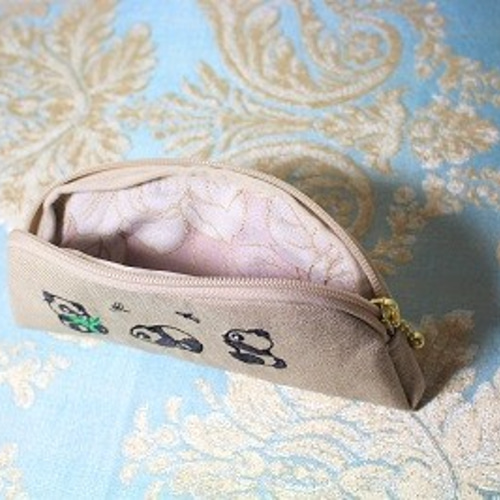パンダのペンケースor眼鏡ケース 両面刺繡 お遊びパンダ でん