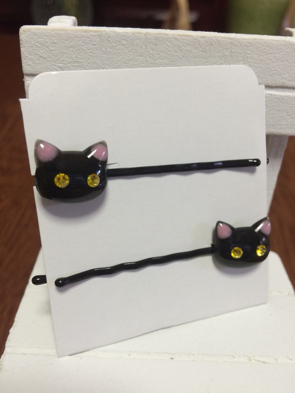 猫と肉球のヘアピン 黒猫 1枚目の画像