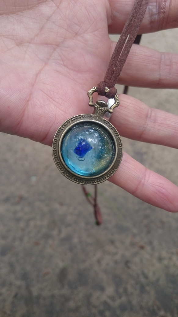 blueネックレス・飛行石風 飛行石のような、ブルーの美しい、大きめのクリスタルネックレス Lの