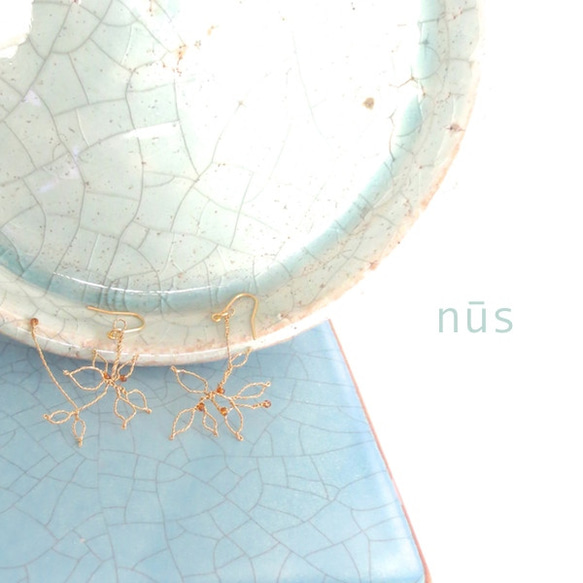 【nūs　ヌース】【真鍮リーフ シリーズ】アシンメトリー ピアス(イヤリングに変更可能) 3枚目の画像