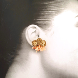 【nūs　ヌース】珊瑚×ヒノキの実 イヤリング【サンゴ：3月誕生石】 1枚目の画像
