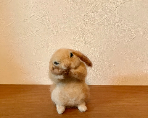 毛づくろい垂れ耳うさぎ 羊毛フェルト よっちみかん 通販 10634138