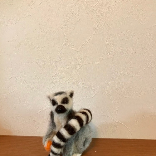 羊毛フェルト　ワオキツネザル ワオキツネザル 羊毛フェルト よっちみかん 通販 8843688