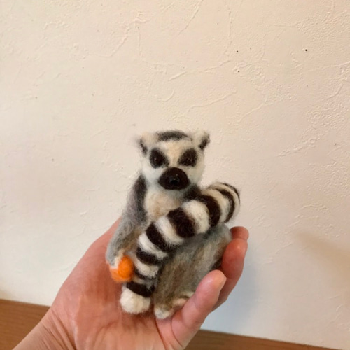 羊毛フェルト　ワオキツネザル ワオキツネザル 羊毛フェルト よっちみかん 通販 8843688