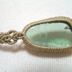 天然石 グリーンフローライトのマクラメ編みネックレス 5枚目の画像
