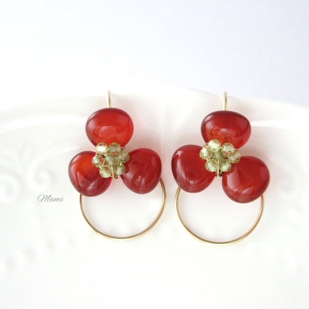 14KGF レッドアゲートとペリドットのサークルラインピアス 花