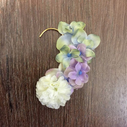 和テイスト♡白と緑と紫のお花のイヤーフック(左耳用) 3枚目の画像