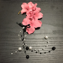 ピンクお花とパールのイヤーフック(左耳用) 3枚目の画像