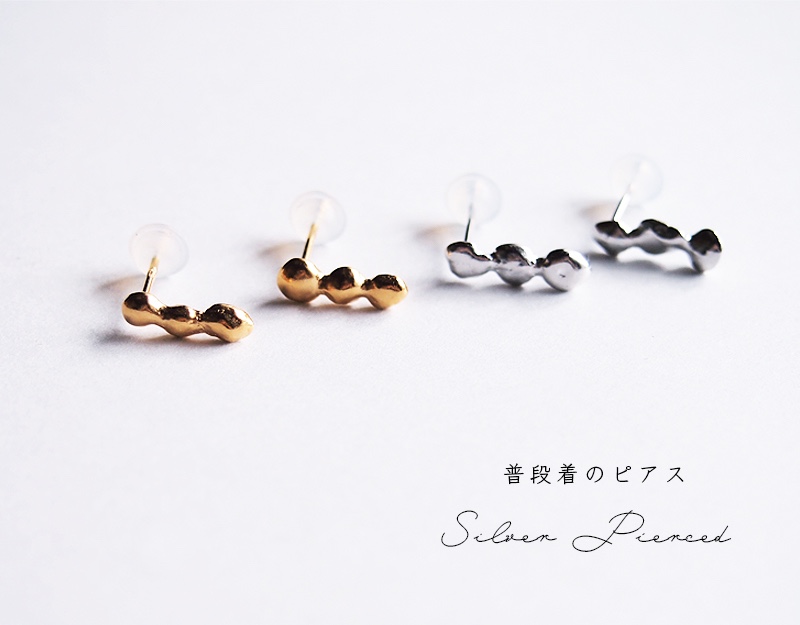 普段着のピアス　つぶつぶライン　ドット　スタッド