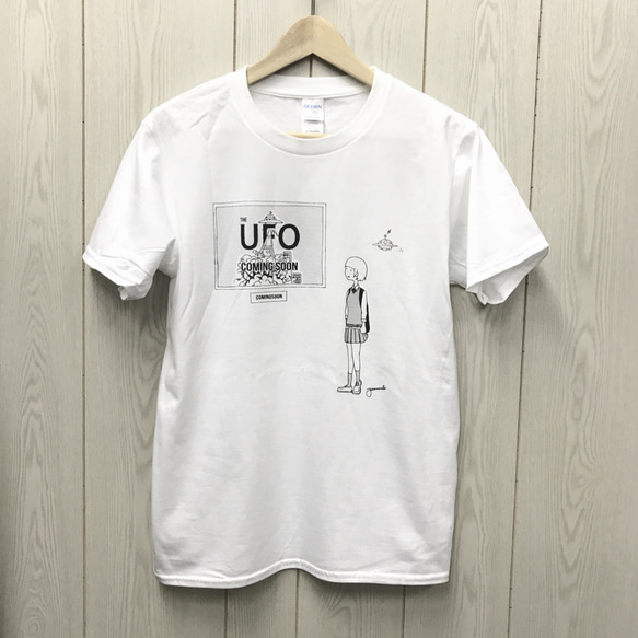 UFOと女の子のTシャツ 1枚目の画像