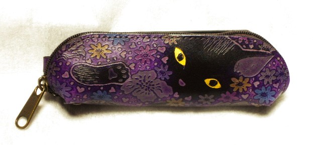 猫のデザイン　バッグ　財布等　レザークラフト ND眼鏡&ペンケースｓ花畑猫 catwalk oikawa
