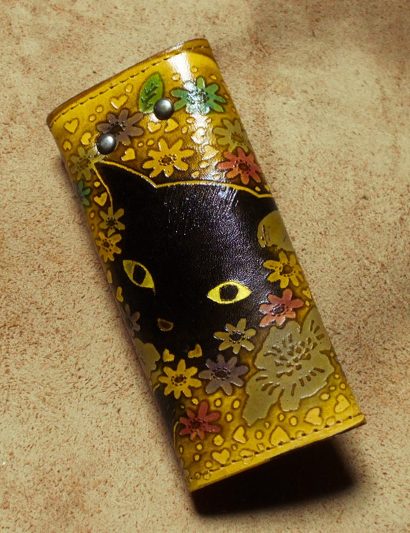猫のデザイン　バッグ　財布等　レザークラフト  oldキーケース　花畑猫 catwalk oikawa 3枚目の画像