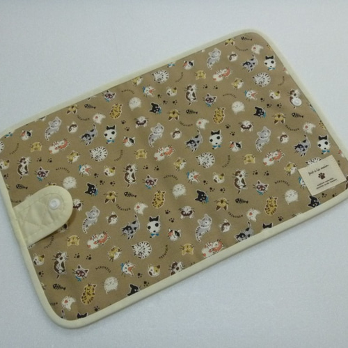 837．ちっちゃい猫がいっぱい柄 母子手帳ケースS 通帳＆カード